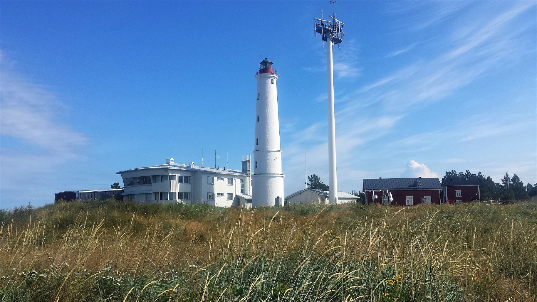 Marjaniemi Lighthouse and marine community –